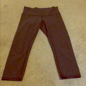 Lululemon grey cloth leggings, great condition.